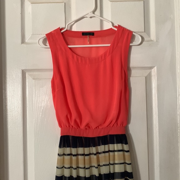 Summer Open Back Dress - Picture 5 of 11